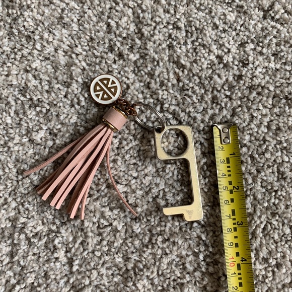 Touchless Tassel Decor Keyring - Picture 5 of 6